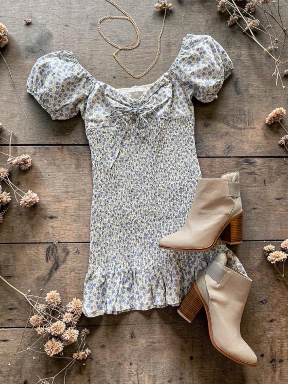 Storia White Periwinkle Blue Florals Mini Dress Sz M Smocked Front Puff Sleeves